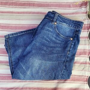 Jones New York Mid-Wash Denim Jean Cruise Short Size 12